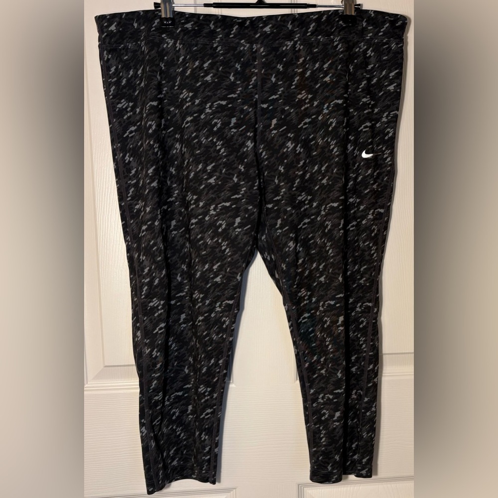 Nike Women’s Athletic Capris